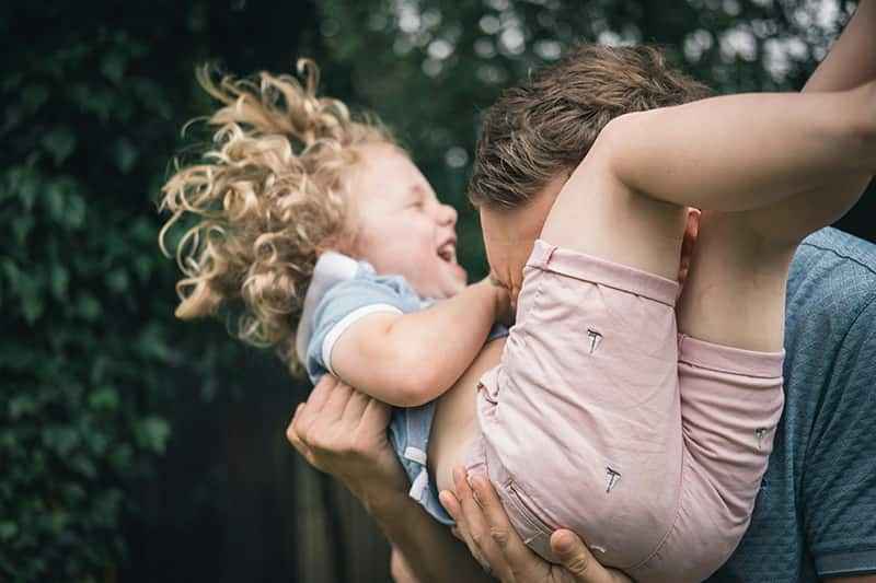 Impara a capire come funziona il cervello del tuo bambino e come applicare strategie educative per stimolare la sua crescita al meglio.
